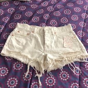 ‼️SOLD‼️NWT WORN WHITE DISTRESSED SHORTS